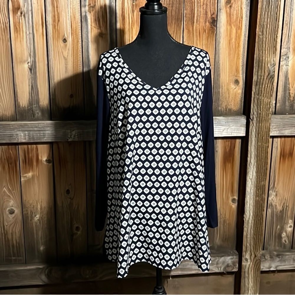 Lane Bryant woman plus top navy blue white knit floral 20 FIRM on PRICE
